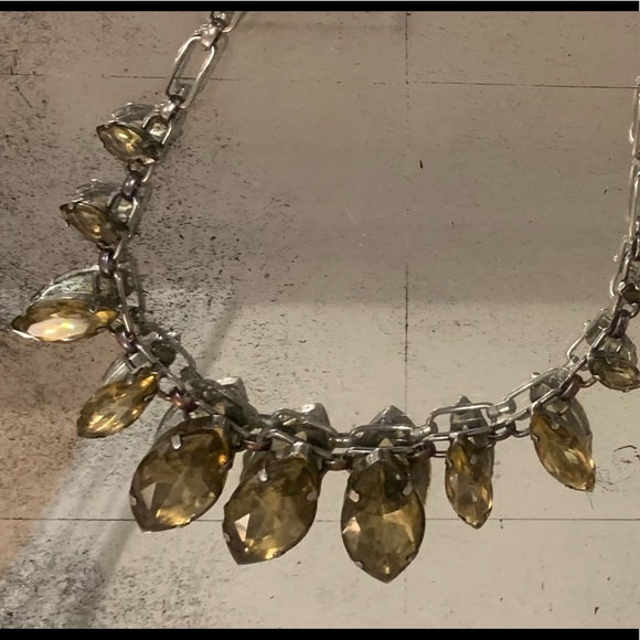 Crystal stone necklace Approx 16 in with adjustable chain - Picture 4 of 7
